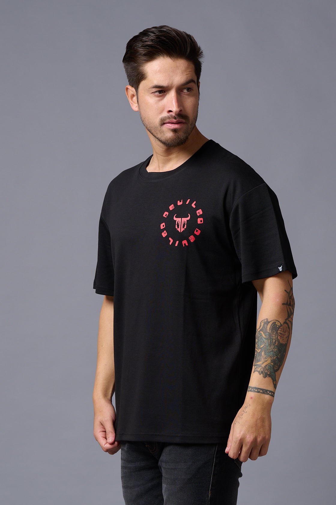 Never Give Up (in Red) Printed Black Oversized T-Shirt for Men - Go Devil
